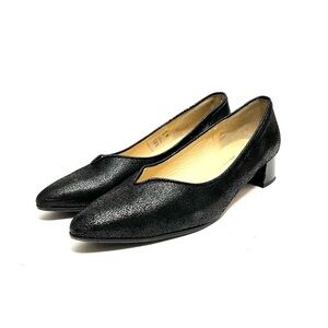 Vintage Y2K shiny black coated suede low rise kitten heels